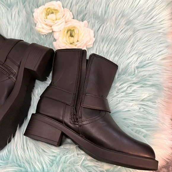 Women’s Black Ankle Biker Boots with Buckle Detail Sz 8.5 NEW! FIRM! - Picture 6 of 7